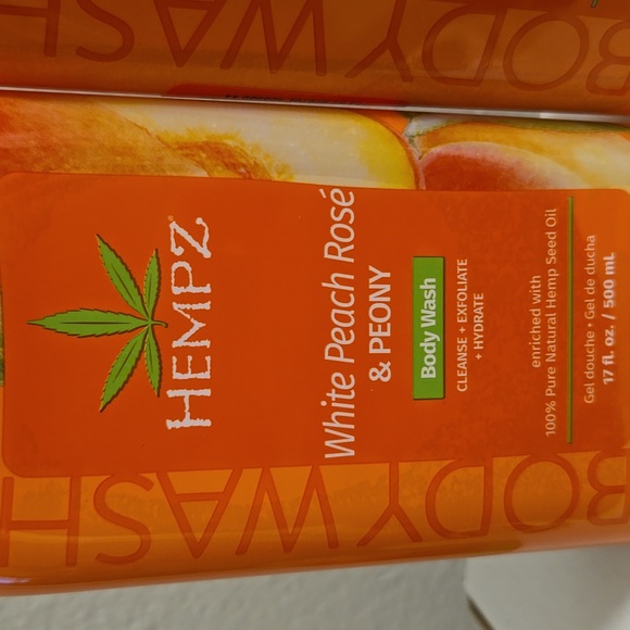 New And Sealed Hempz White Peach Rose And Peony Body Wash 2 17oz Bottles - Picture 2 of 5